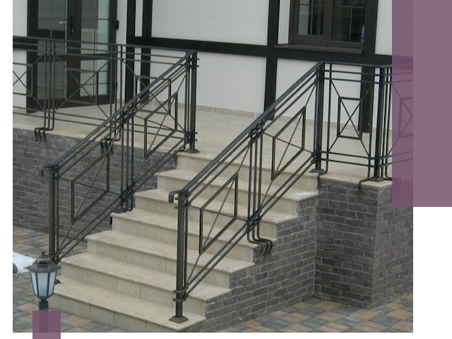 Перила для крыльца в Железногорске — монтаж, изготовление и установка