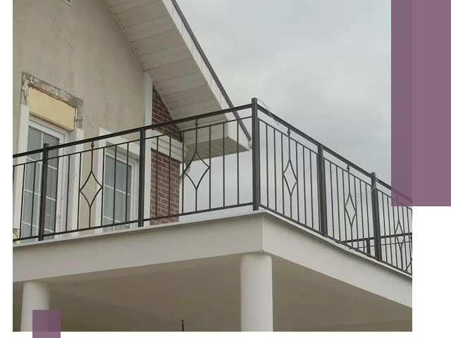 Изготовление балконных ограждений в Железногорске из металла и стекла