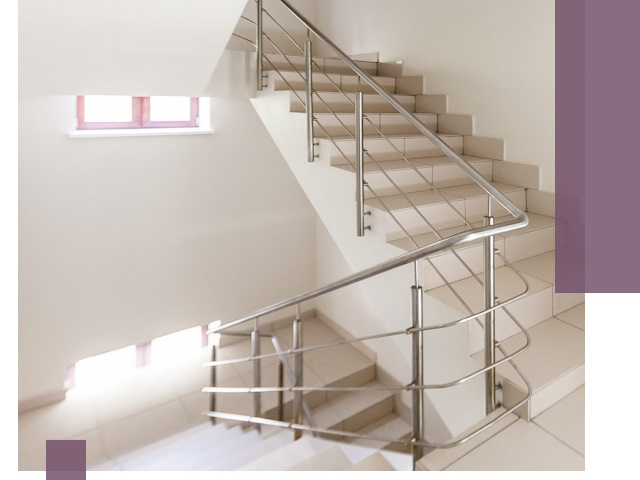 Установка и замена перил в подъезде в Железногорске