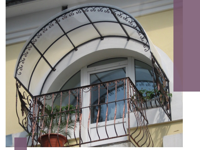 Козырьки над балконом в Железногорске — изготовление и монтаж